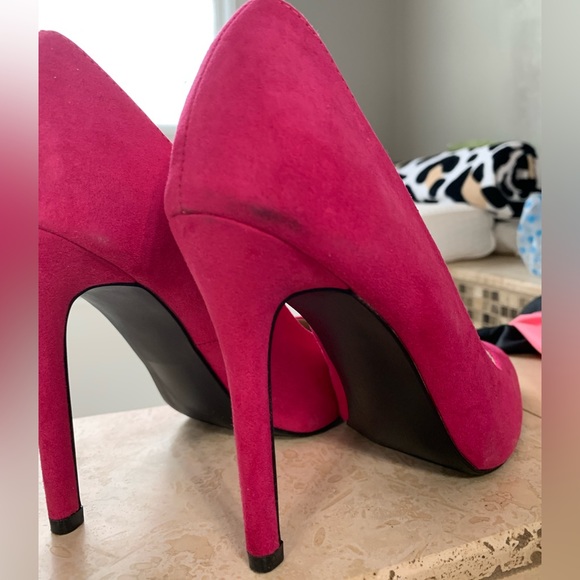 Show Stopper Fuchsia Pink Suede Heels by Qupid - Picture 6 of 9